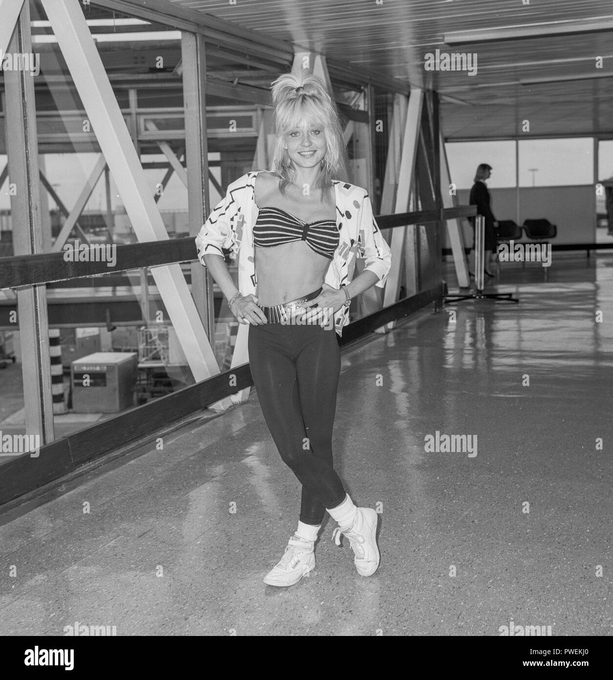 Actress Linnea Quigley arriving at heathrow Airport in 1988 Stock Photo Alamy