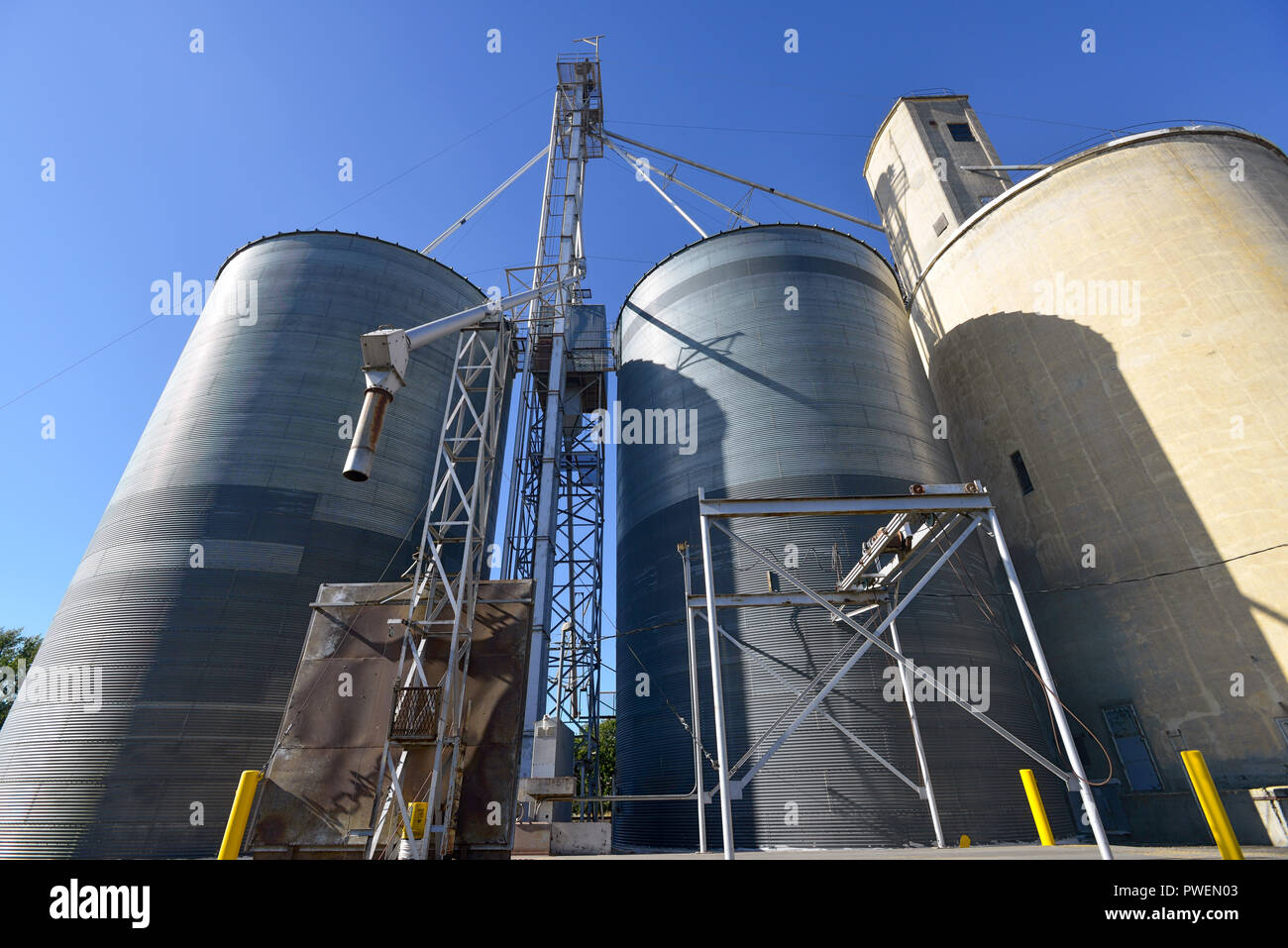 Grain Elevator Bins in Central Washington Stock Photo Alamy
