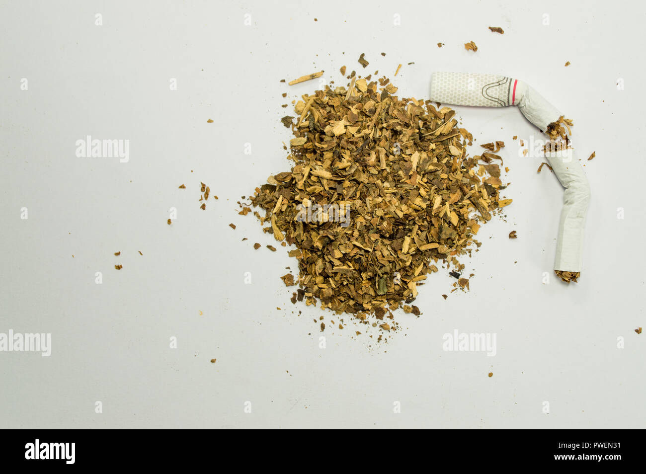 Loose leaf tobacco hires stock photography and images Alamy