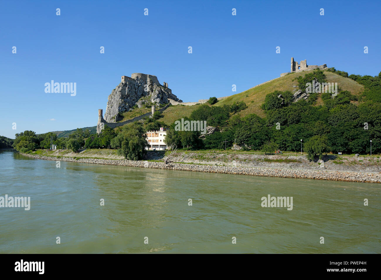 slovak-republic-slovakia-bratislava-capital-city-danube-little
