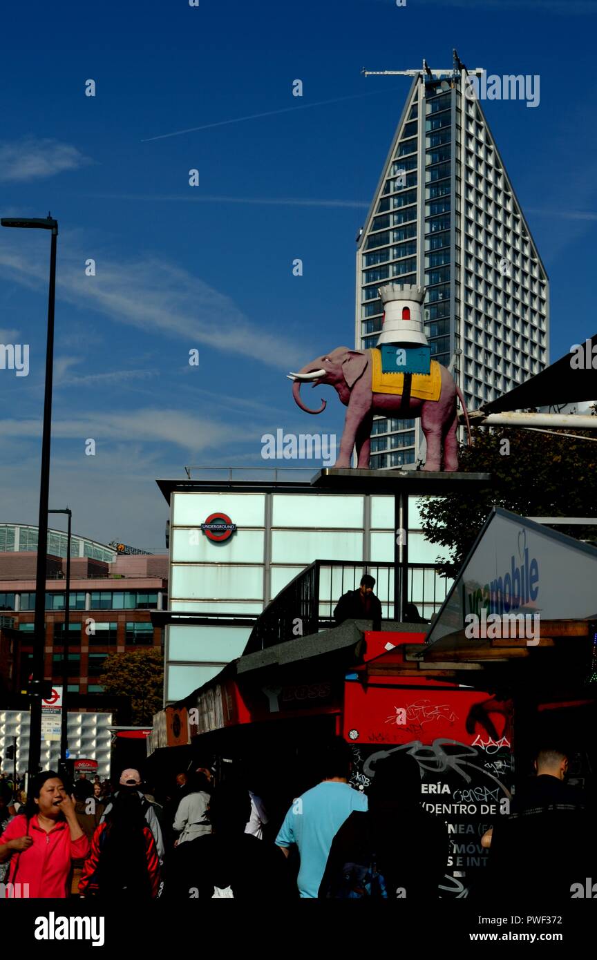 Elephant and castle Stock Photo Alamy