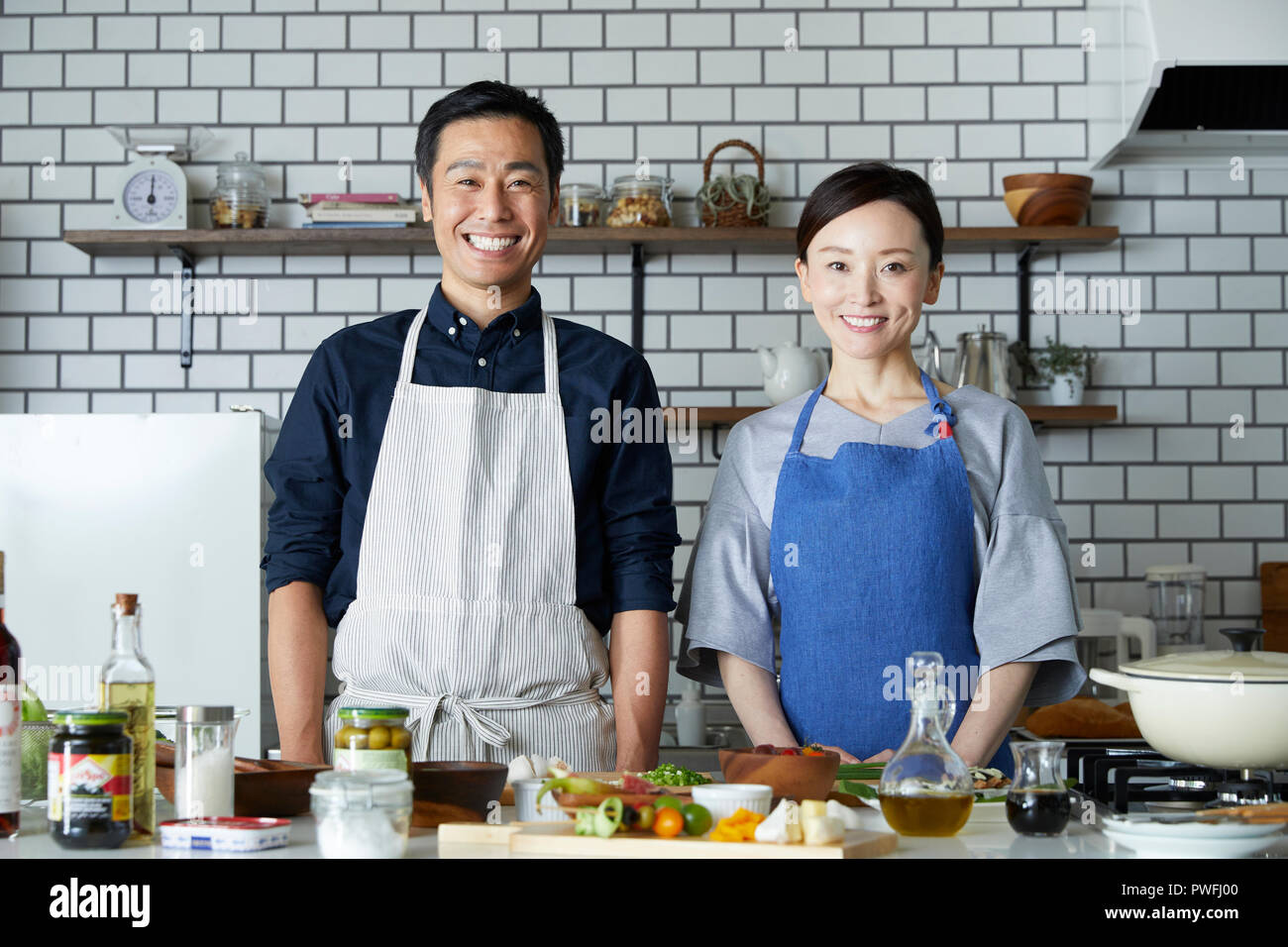 japanese mature couple Japanese mature couple in the kitchen Stock Photo - Alamy