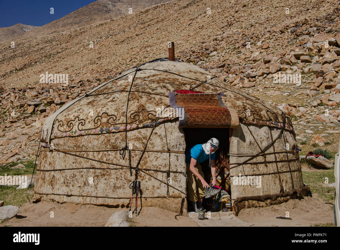 Tourist at Kyrgyz yurt camp, Lake Zorkul, Tajikistan Stock Photo