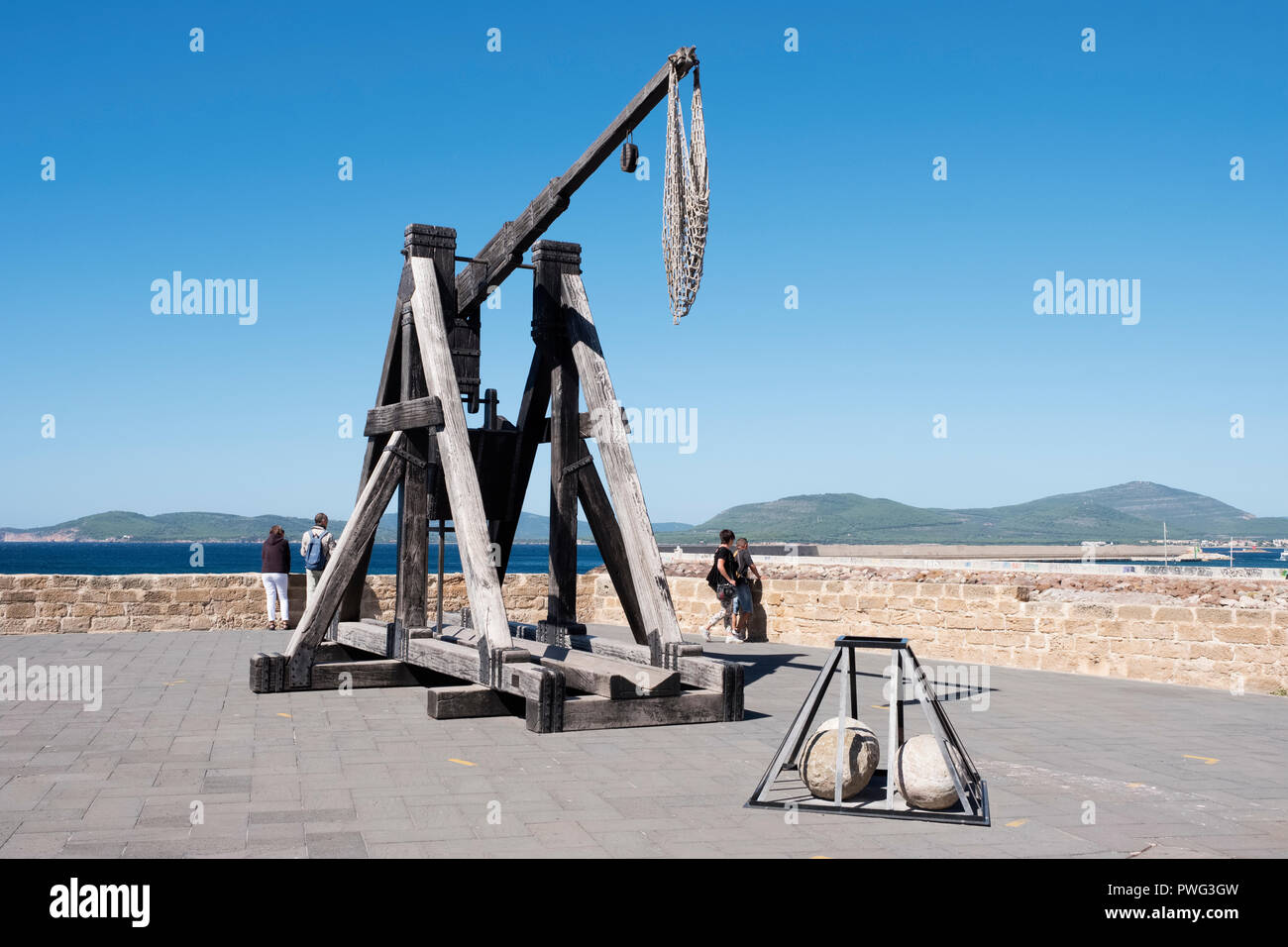 Replica trebuchet, catapult, siege weapon, siege engine. Bastioni Marco Polo, Alghero, Sardinia, Italy Stock Photo