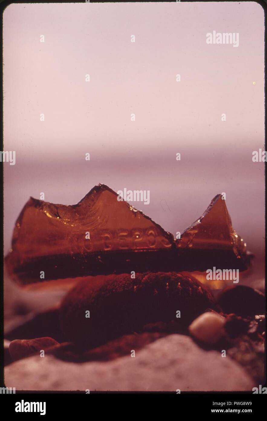 Brokenglassfromnodepositnonreturnablebottlesalongthe