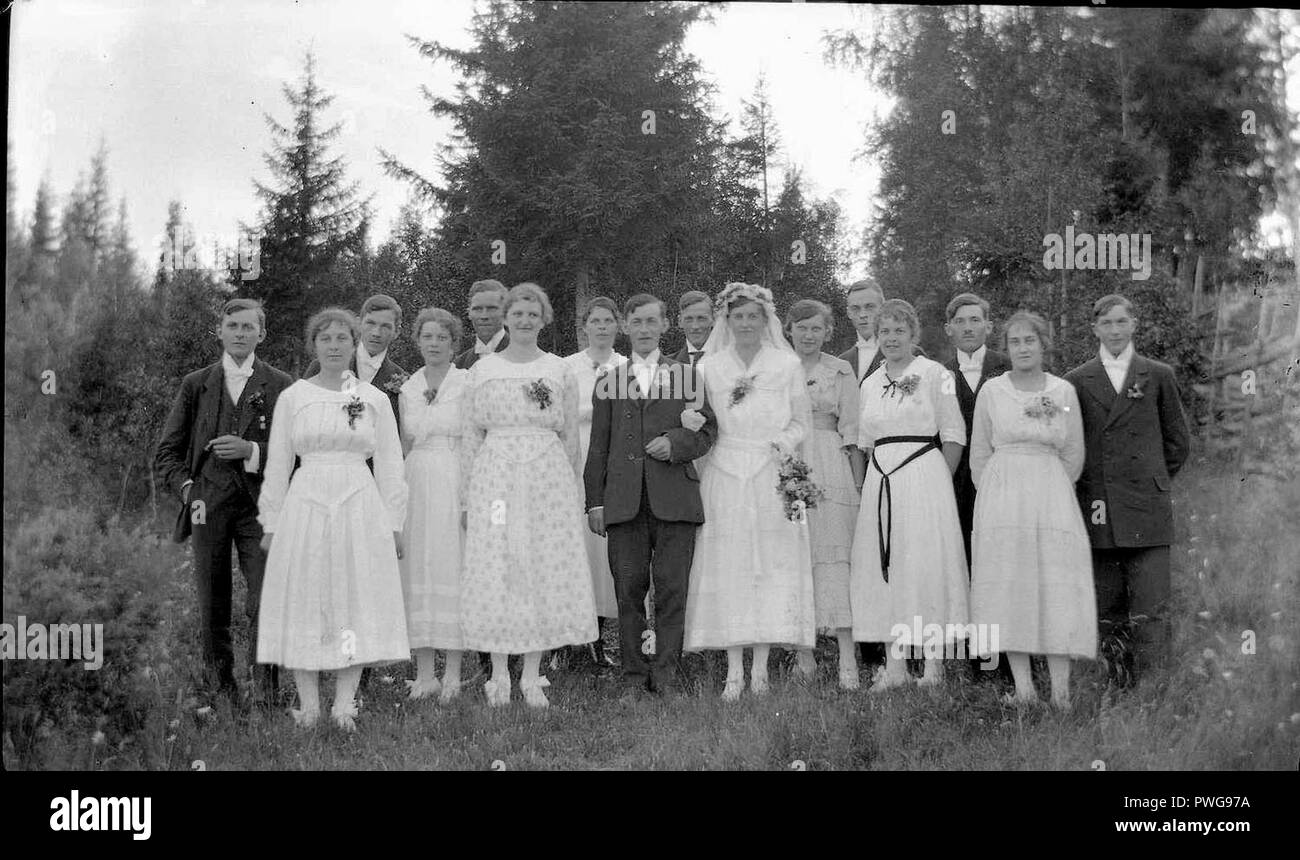 Bröllopsfoto i det gröna, tidigt 1900-tal. Lima, Dalarna - Nordiska Museet - NMA.0051042. Stock Photo