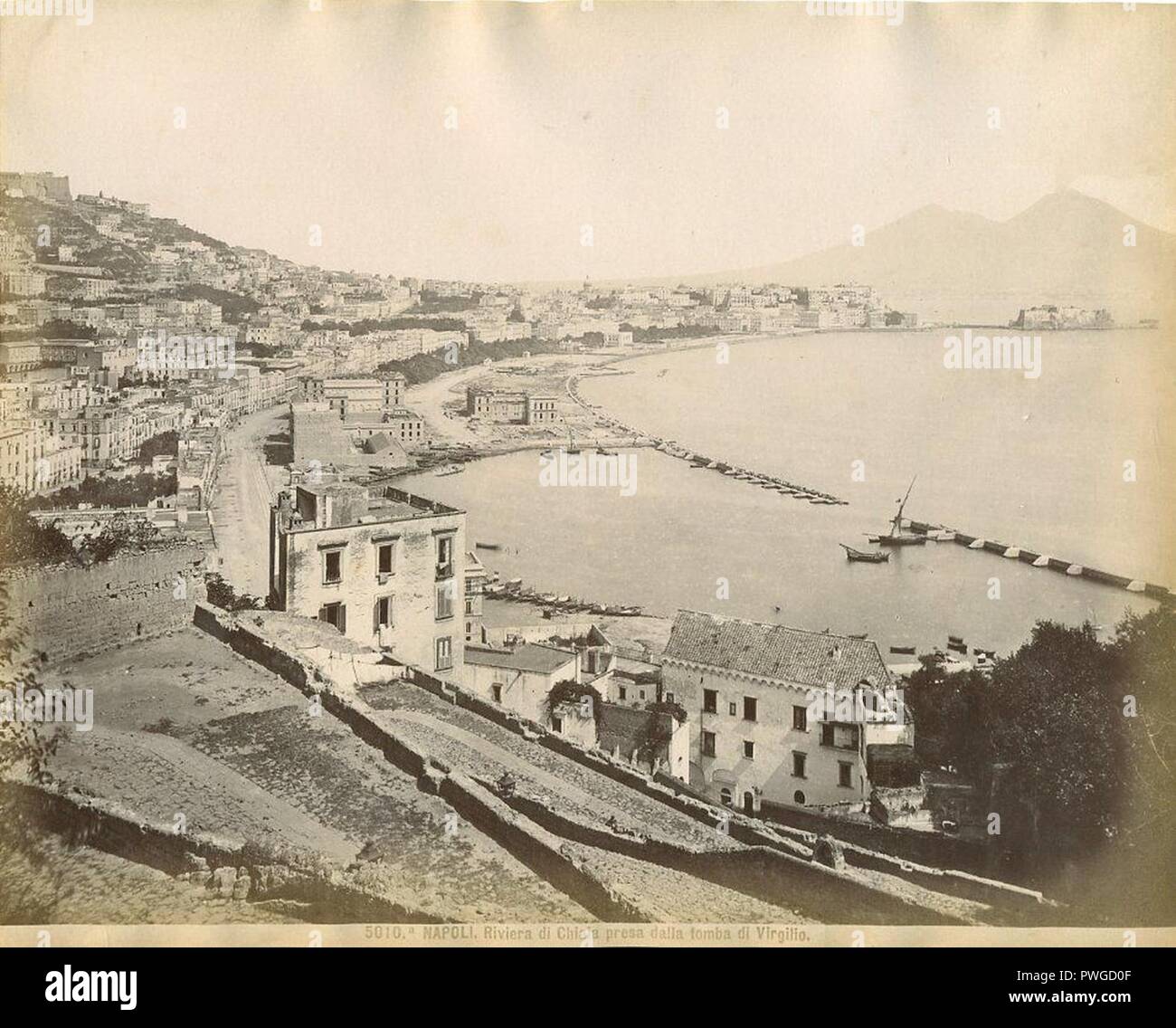 Brogi, Giacomo (1822-1881) - n. 5010a - Napoli - Riviera di Chiaia dalla tomba di Virgilio. Stock Photo
