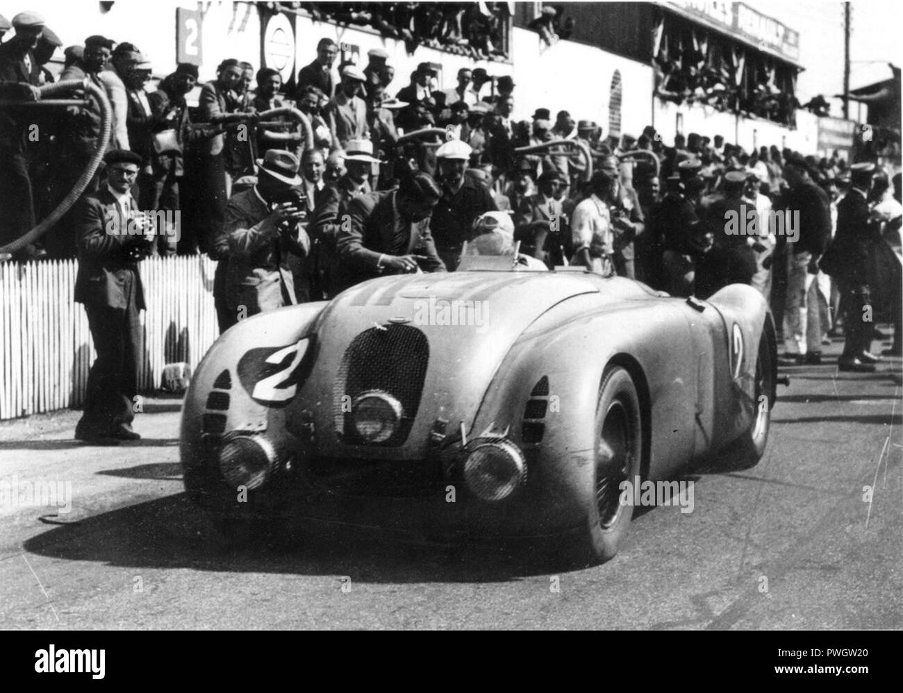 Voiture Miniature Bugatti 57G - 24h Du Mans 1937 - échelle 1/43 - IXO - Neuf En Boîte