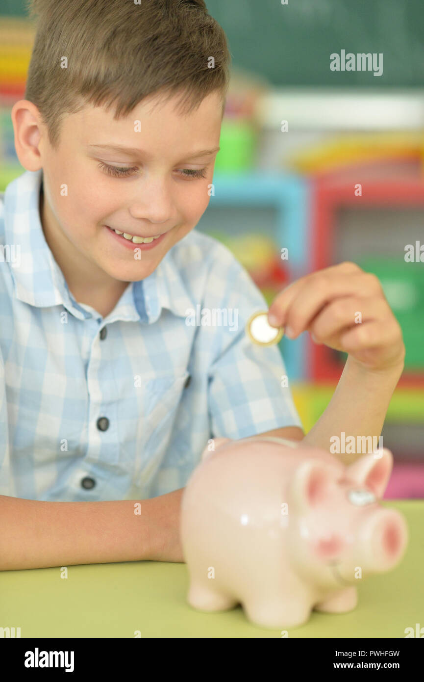 Putting a coin into a piggy bank hi-res stock photography and images ...