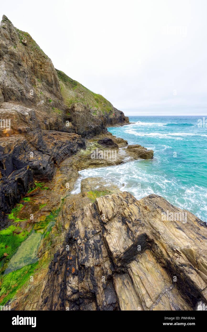 Cliff rocky coast hi-res stock photography and images - Alamy