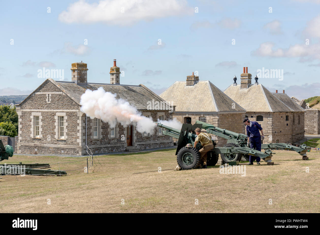 Pendennis Castle, English Heritage fire a WWII field gun Stock Photo