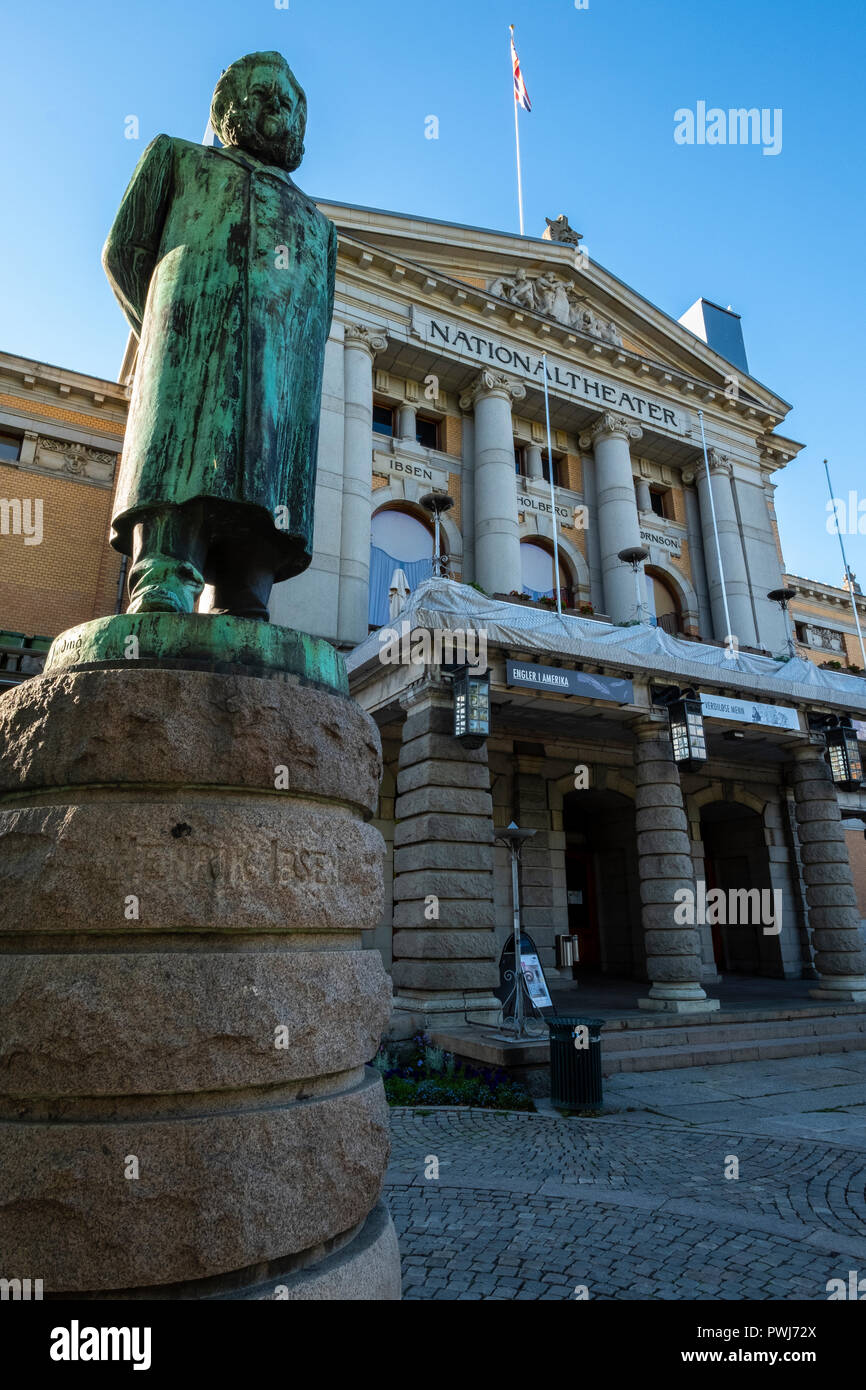 Henrik Ibsen statue, in front of the National Theater, Oslo, Norway Stock Photo