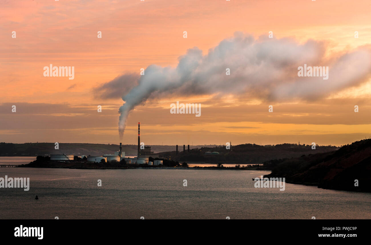 Whitegate, Cork, Ireland, 07th February, 2018. Whitegate Oil Refinery and the ESB generating Station in Aghada silhouetted by the rising sun in Cork h Stock Photo