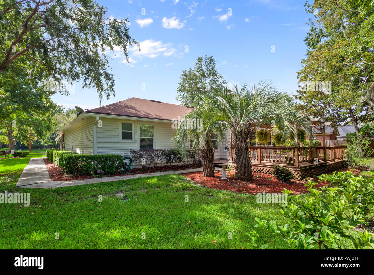 Modern front porch hi-res stock photography and images - Alamy