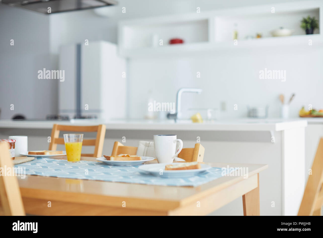 Empty kitchen during breakfast hi-res stock photography and images - Alamy