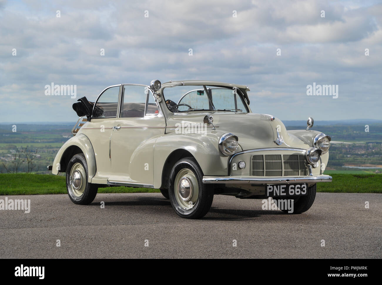 1954 950cc Morris Minor convertible, British classic car Stock