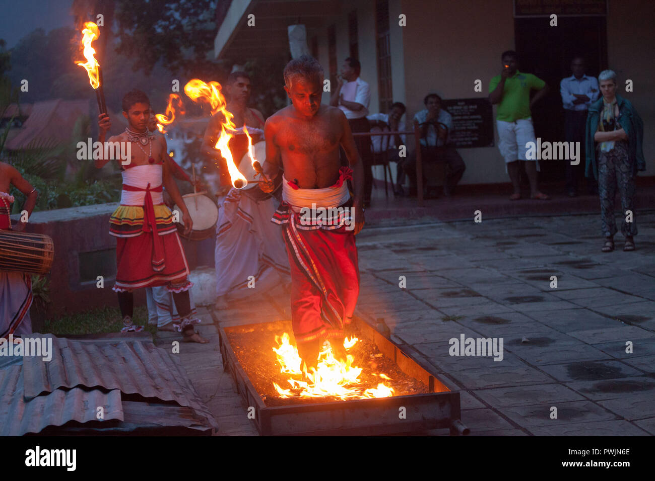 Fire walkers kandy hi-res stock photography and images - Alamy