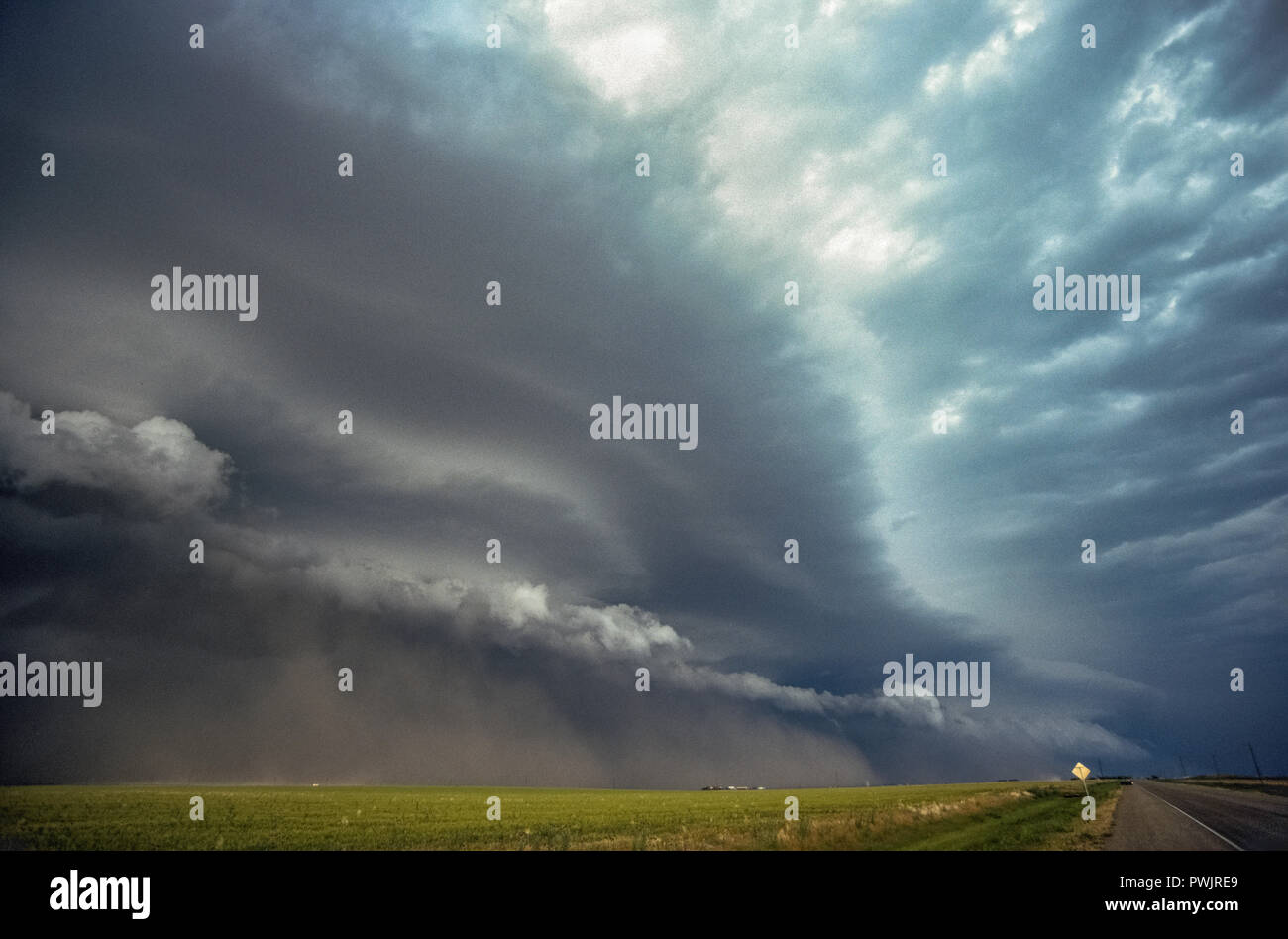 Approaching severe thunderstorm on the plains of southwestern Kansas Stock Photo