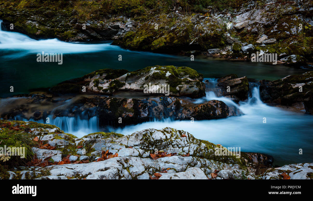 Mossy Rocks Fall Cascade falls over mossy rocks Stock Photo - Alamy