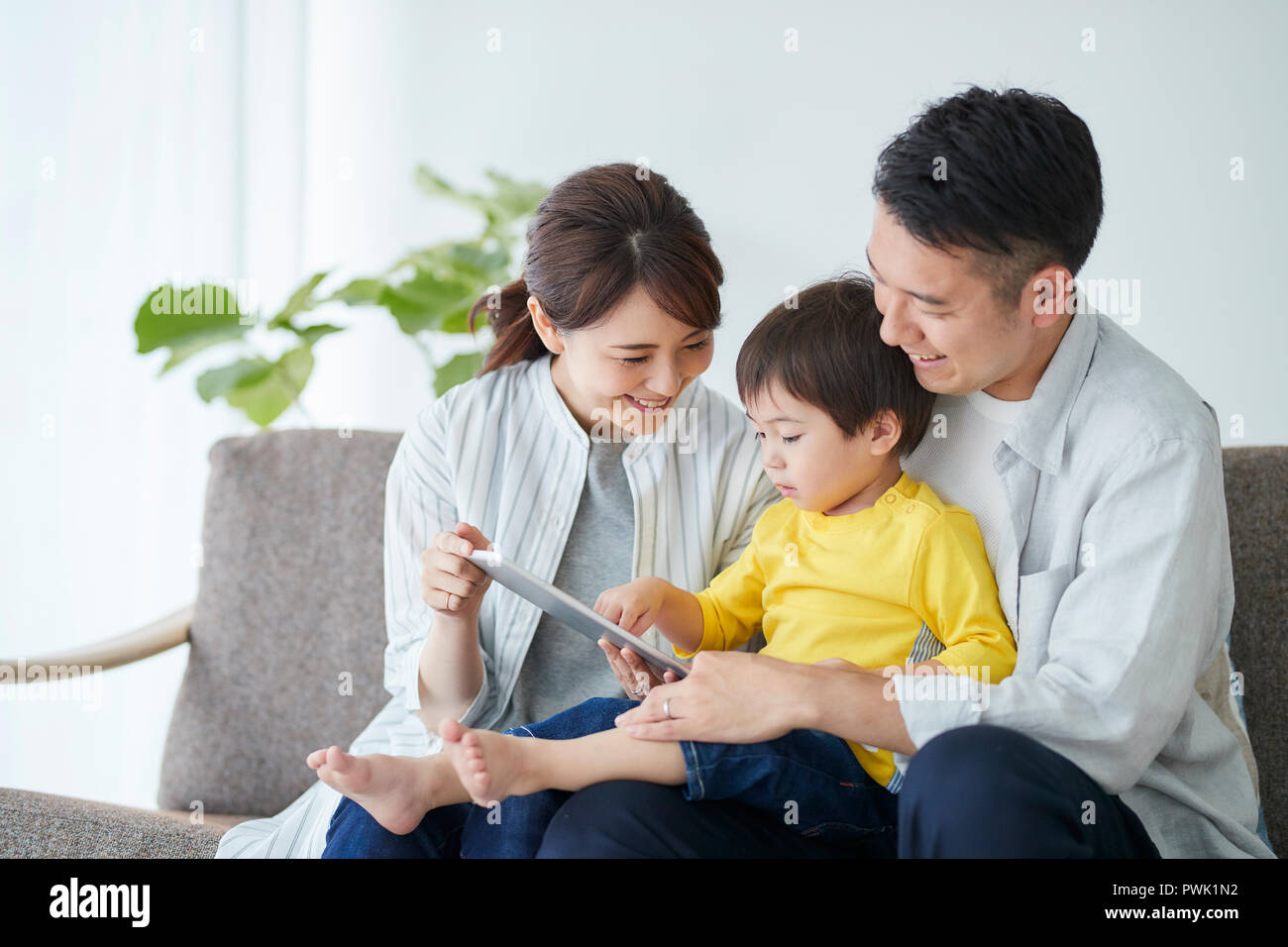 japanese family housewife and grandfather