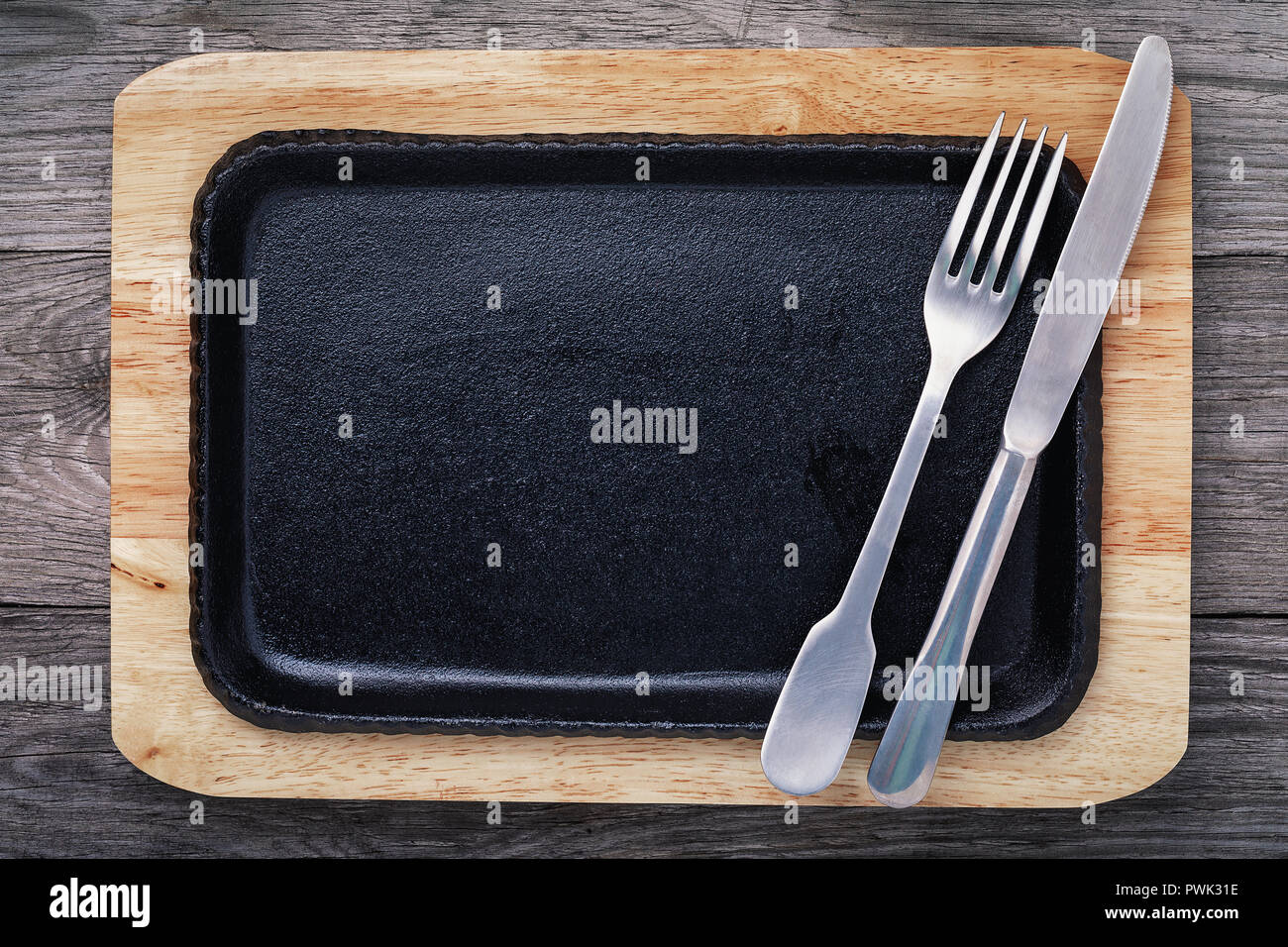 Cast iron oval serving dish hi-res stock photography and images - Alamy