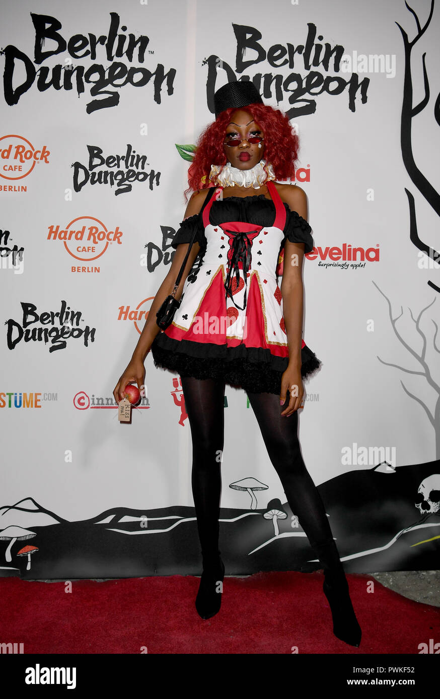 16 October 2018, Berlin: Toni Loba, Model comes to the Halloween Party at  the Berlin Dungeon. This year's motto is fairy tale. Photo: Britta  Pedersen/dpa-Zentralbild/dpa Stock Photo - Alamy