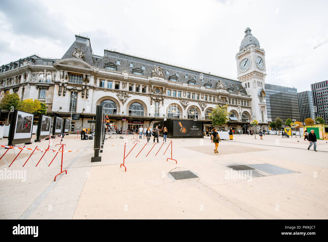 Paris France August 31 18 Paris Gare De Lyon Train Station With Outdoor Photo Exhibition On The Square Stock Photo Alamy