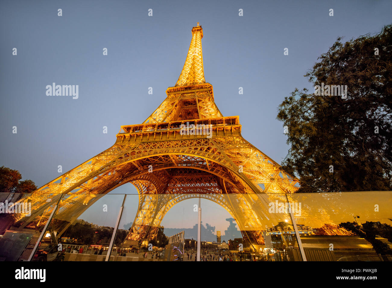 PARIS, FRANCE August 31, 2018 Night view on the Eiffel tower with