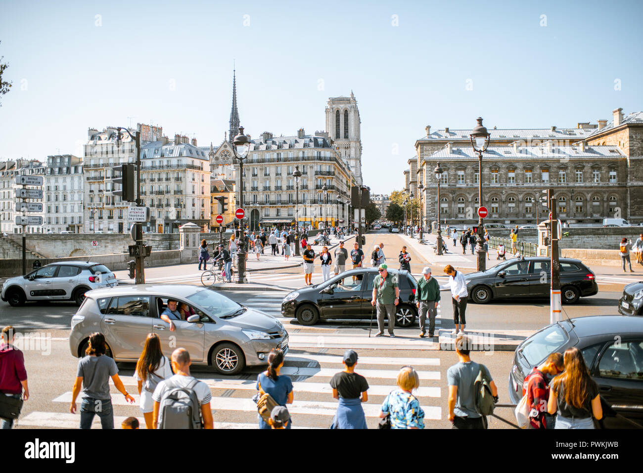 Crowded travel paris france hires stock photography and images Alamy