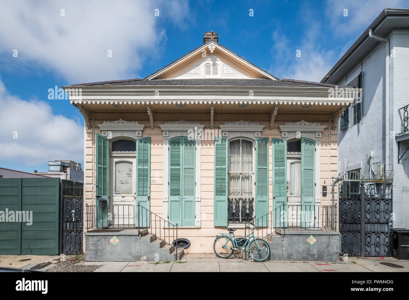 Old building in the new orleans french quarter hi-res stock photography ...