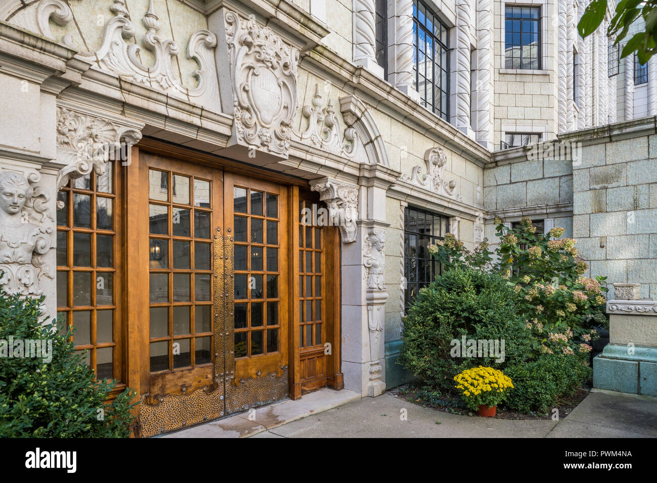 Exterior of Casa Bonita apartments Stock Photo Alamy