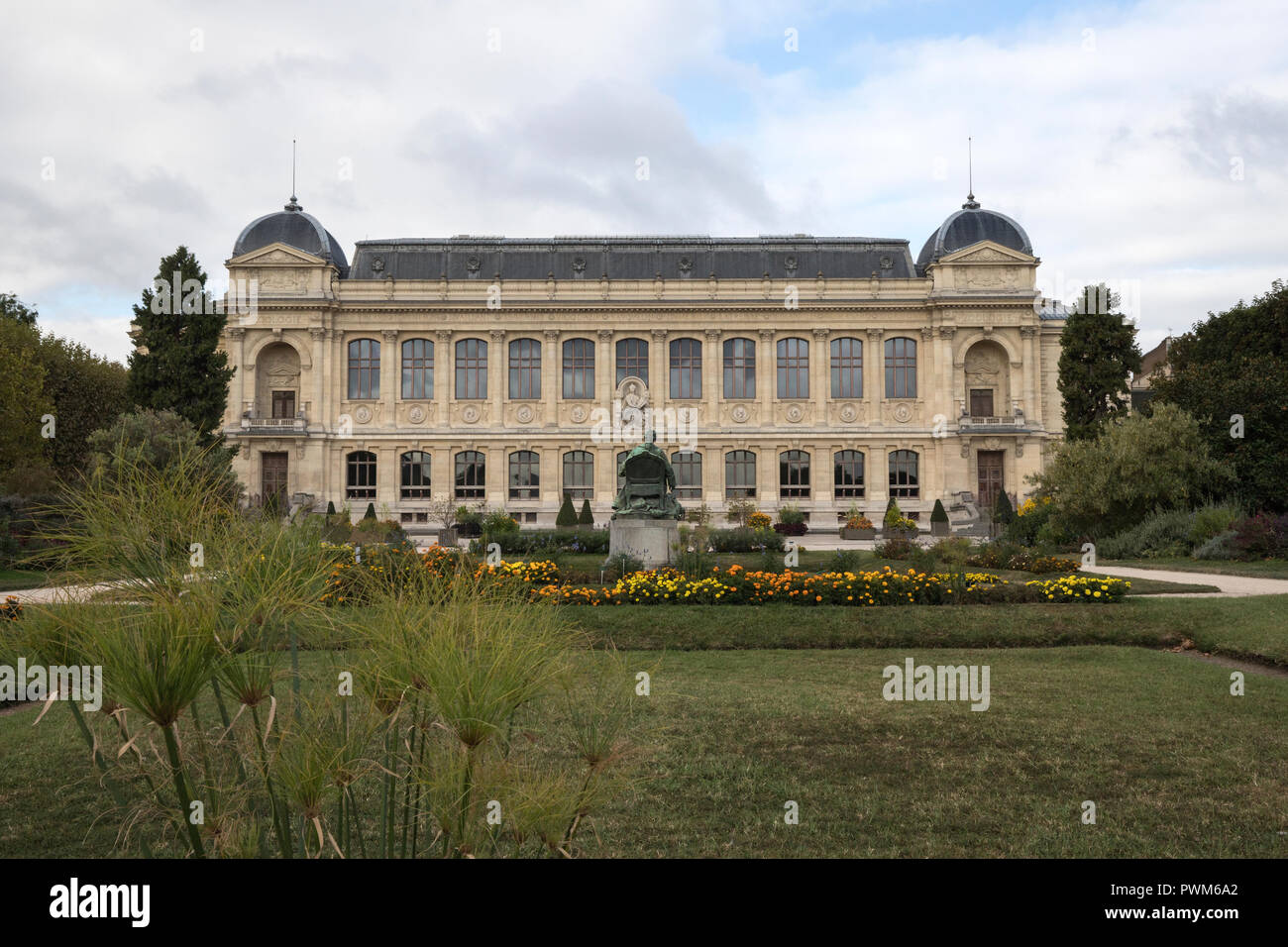 The Jardin des Plantes is one of seven departments of the Museum National d'Histoire Naturelle. Three hectares are devoted to horticultural displays Stock Photo