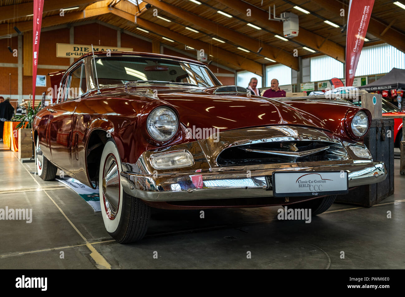 PAAREN IM GLIEN, GERMANY - MAY 19, 2018: The retro car Studebaker President Speedster Hardtop Coupe, 1955. Die Oldtimer Show 2018. Stock Photo