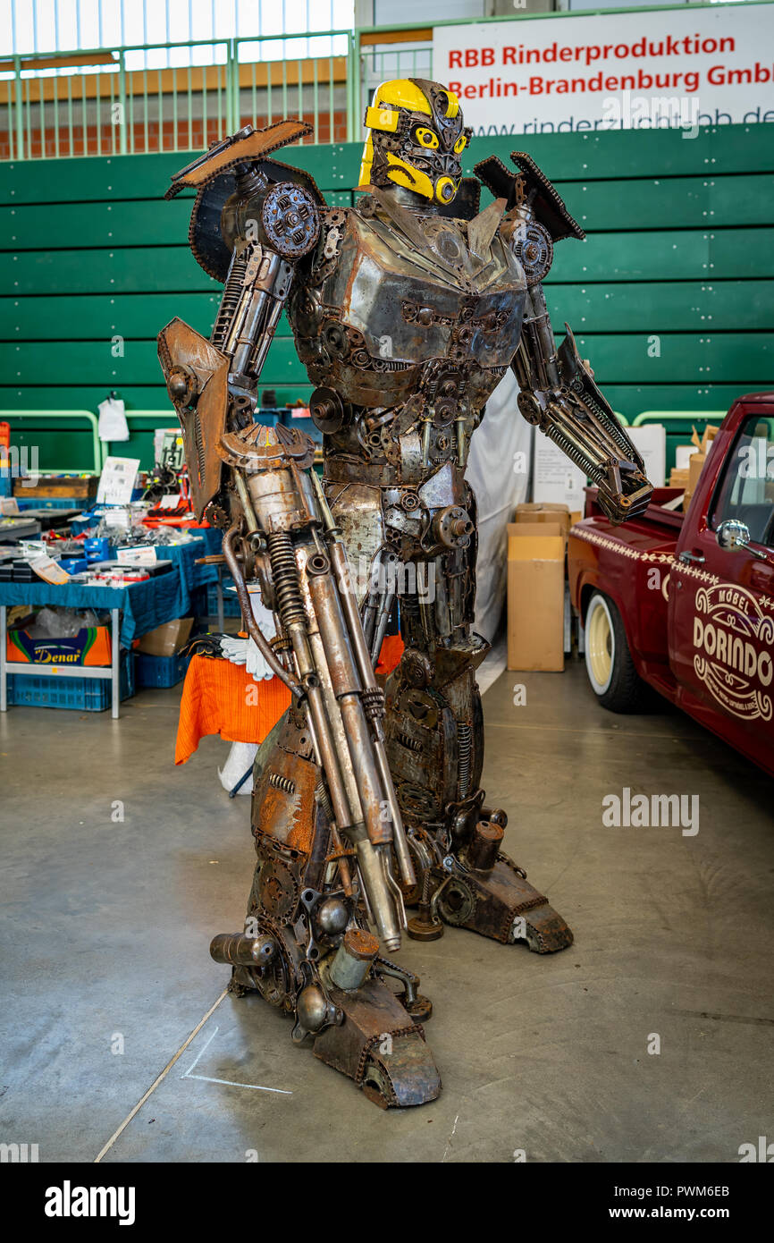robot hi-res stock photography and images - Page 2 - Alamy