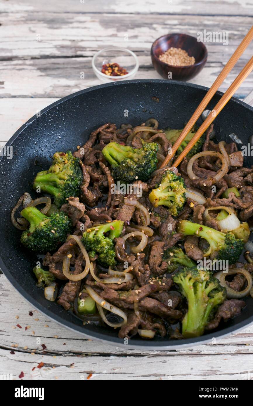Asian stir fry with beef, broccoli and onion Stock Photo - Alamy