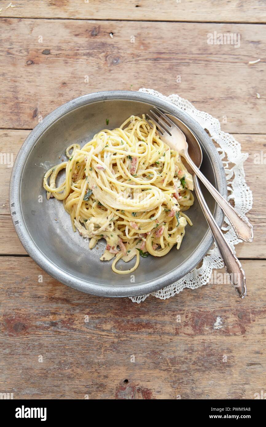 Spaghetti carbonara with chicken Stock Photo Alamy