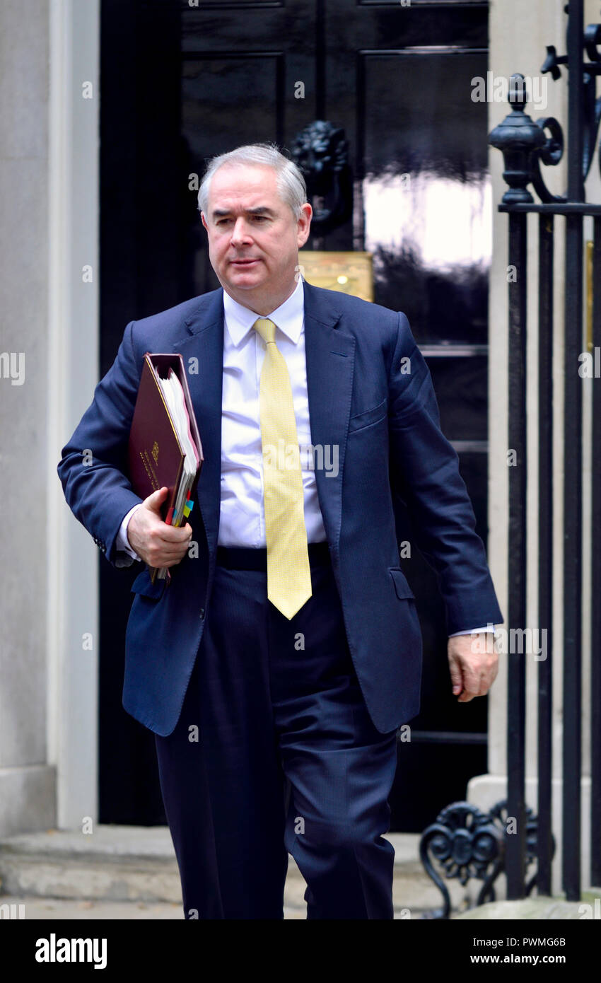 Geoffrey Cox QC MP, Attorney General, leaving after a lengthy cabinet meeting to discus Brexit, Downing Street 16th October 2018 Stock Photo