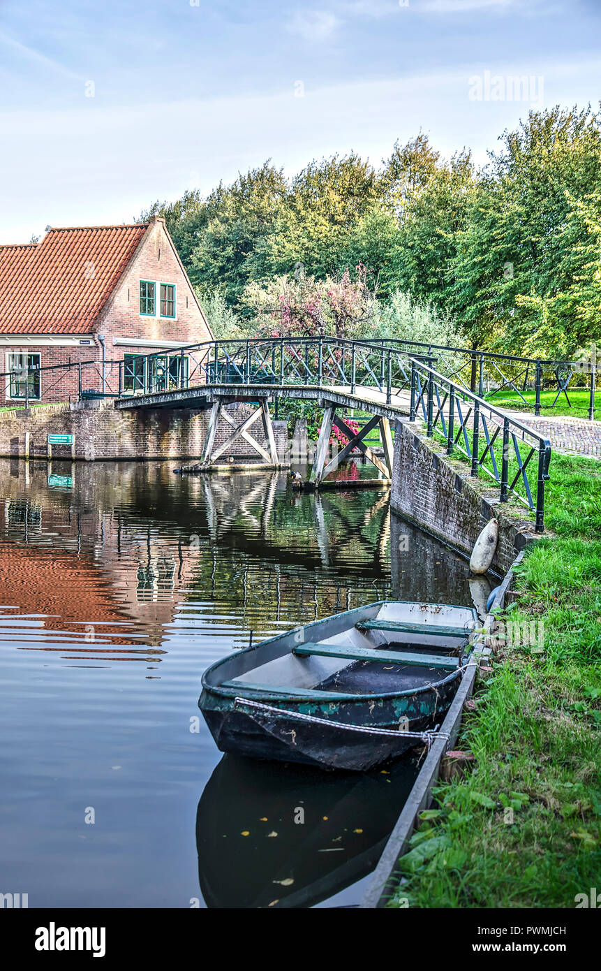 Canal Railing Canal w hi-res stock photography and images - Alamy