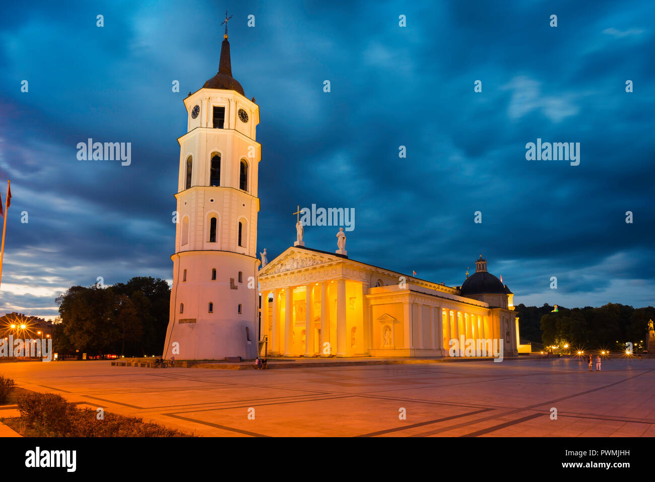 Vilnius Lithuania Cathedral Square, view at night of scenic Vilnius Cathedral and the Belfry bell tower in the city's main square, Baltic States. Stock Photo