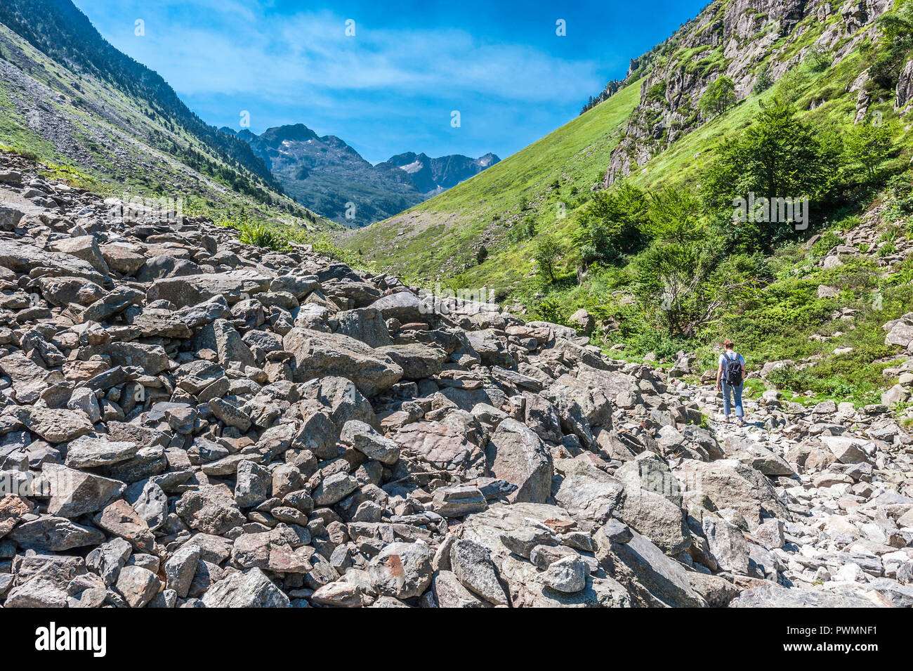 Mass of fallen rocks hi-res stock photography and images - Alamy