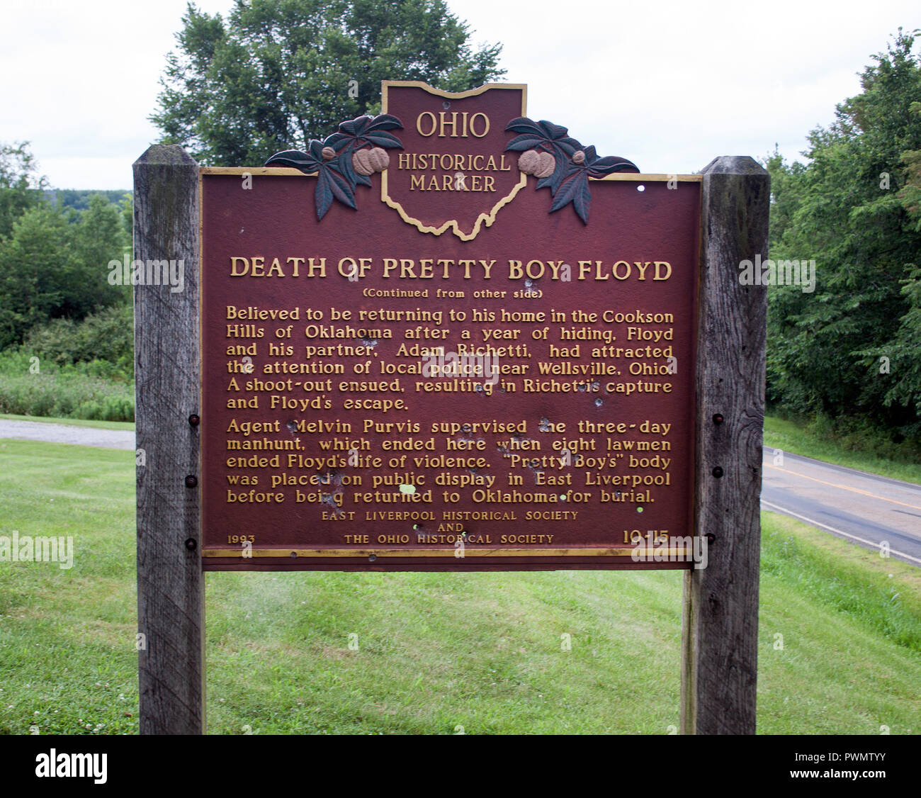 Historical marker in Clarkson, Ohio, commemorates where notorious outlaw Pretty Boy Floyd was fatally shot on October 22, 1934 Stock Photo