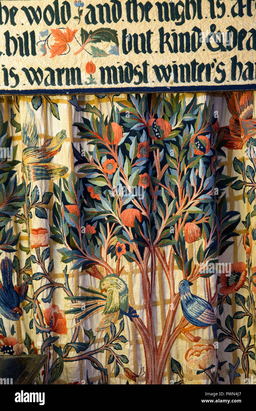 UK, England, Oxfordshire, Kelmscott Manor, William Morris’ bedroom, wool embroidered bed hanging, textile design by May Morris Stock Photo