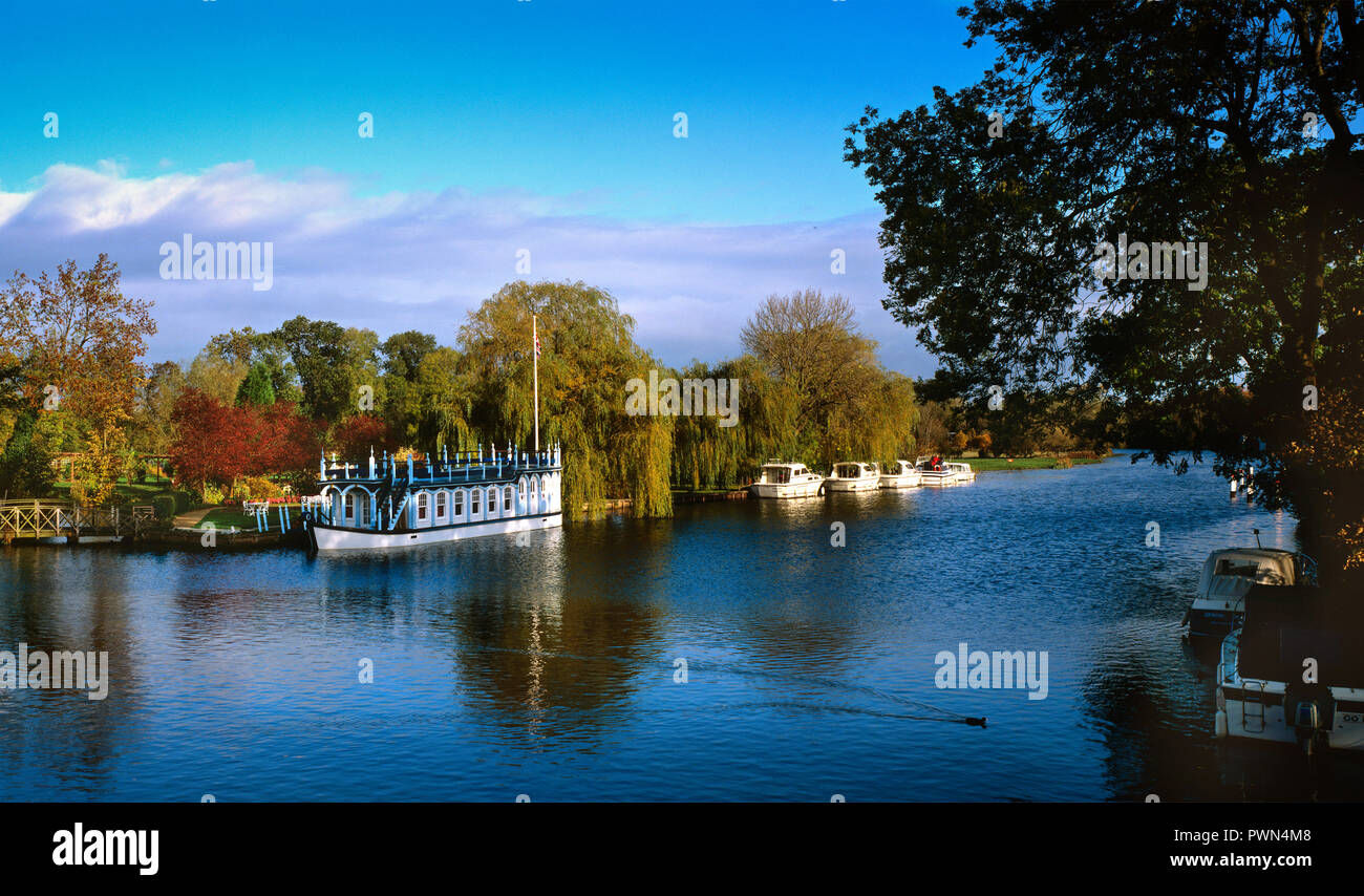 UK, England, Berkshire, Streatley, boats moored on the River Thames at the Swan Hotel Stock Photo