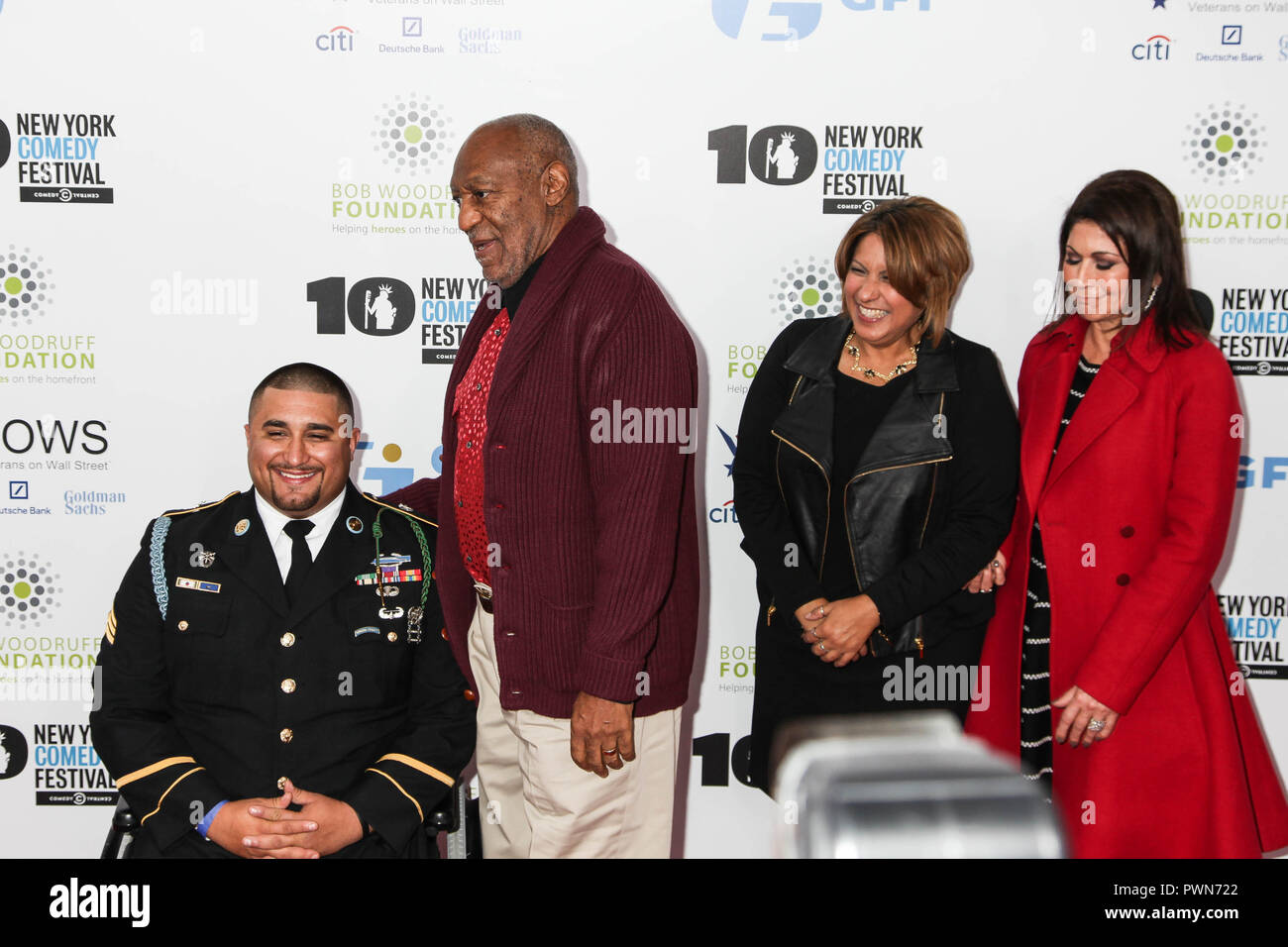 NEW YORK, NY - NOVEMBER 06: (L-R) Sergeant Shane Parsons, Bill Cosby, Cynthia Parsons, and Caroline Hirsch attend the 7th annual 'Stand Up for Heroes' Stock Photo