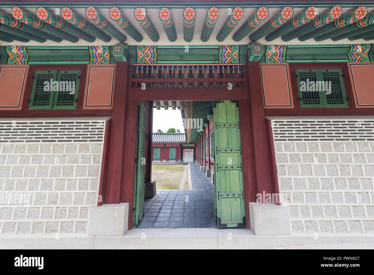 Building at Gyeongbokgung Palace in Seoul, South Korea Stock Photo