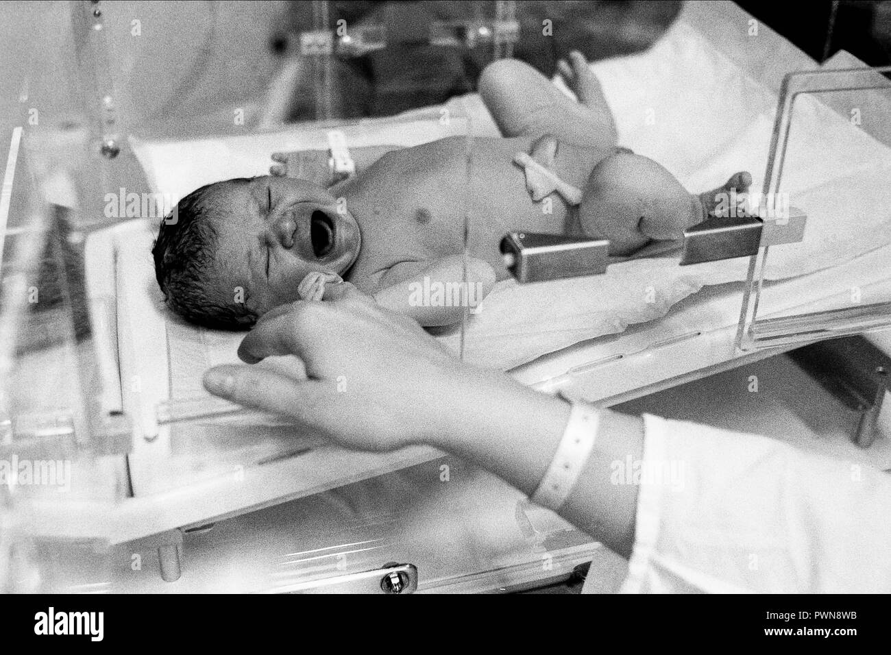 Archives 90ies: Giving birth at Hotel-Dieu hospital, Lyon, France Stock Photo