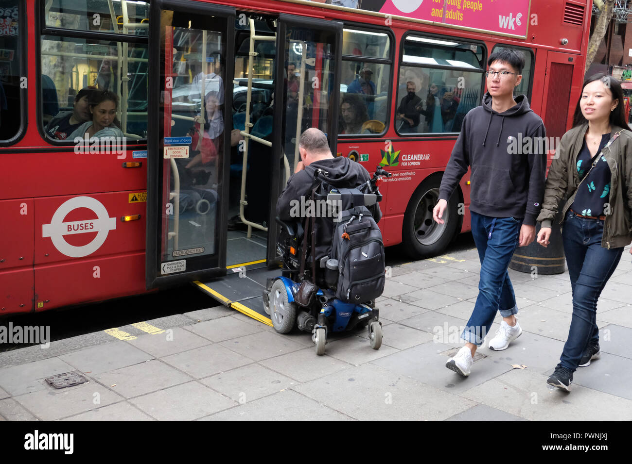 Disabled wheelchair bus london hi-res stock photography and images - Alamy