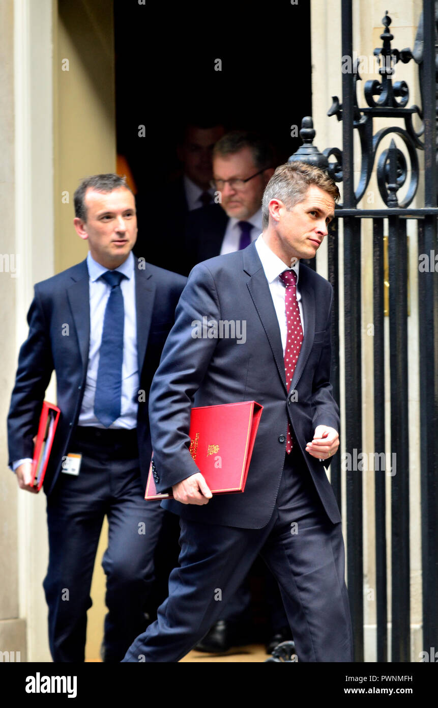 Gavin Williamson MP, Secretary of State for Defence, leaving a lengthy cabinet meeting to discus Brexit, Downing Street 16th October 2018. Followed by Stock Photo