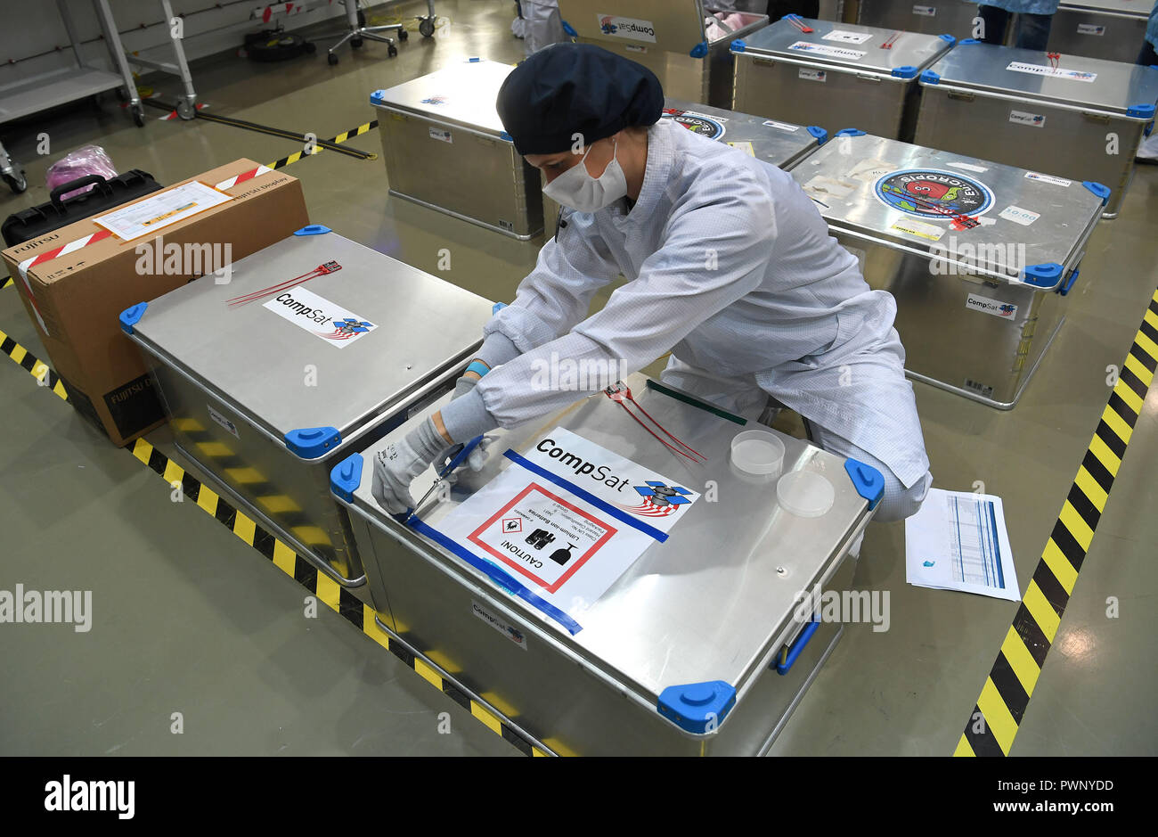 17 October 18 Bremen An Employee Of The German Aerospace Center Deutsches Zentrum Fur Luft Und Raumfahrt Dlr Sticks Signs On Boxes That Travel With The Eu Cropis Research Satellite The Dlr Satellite