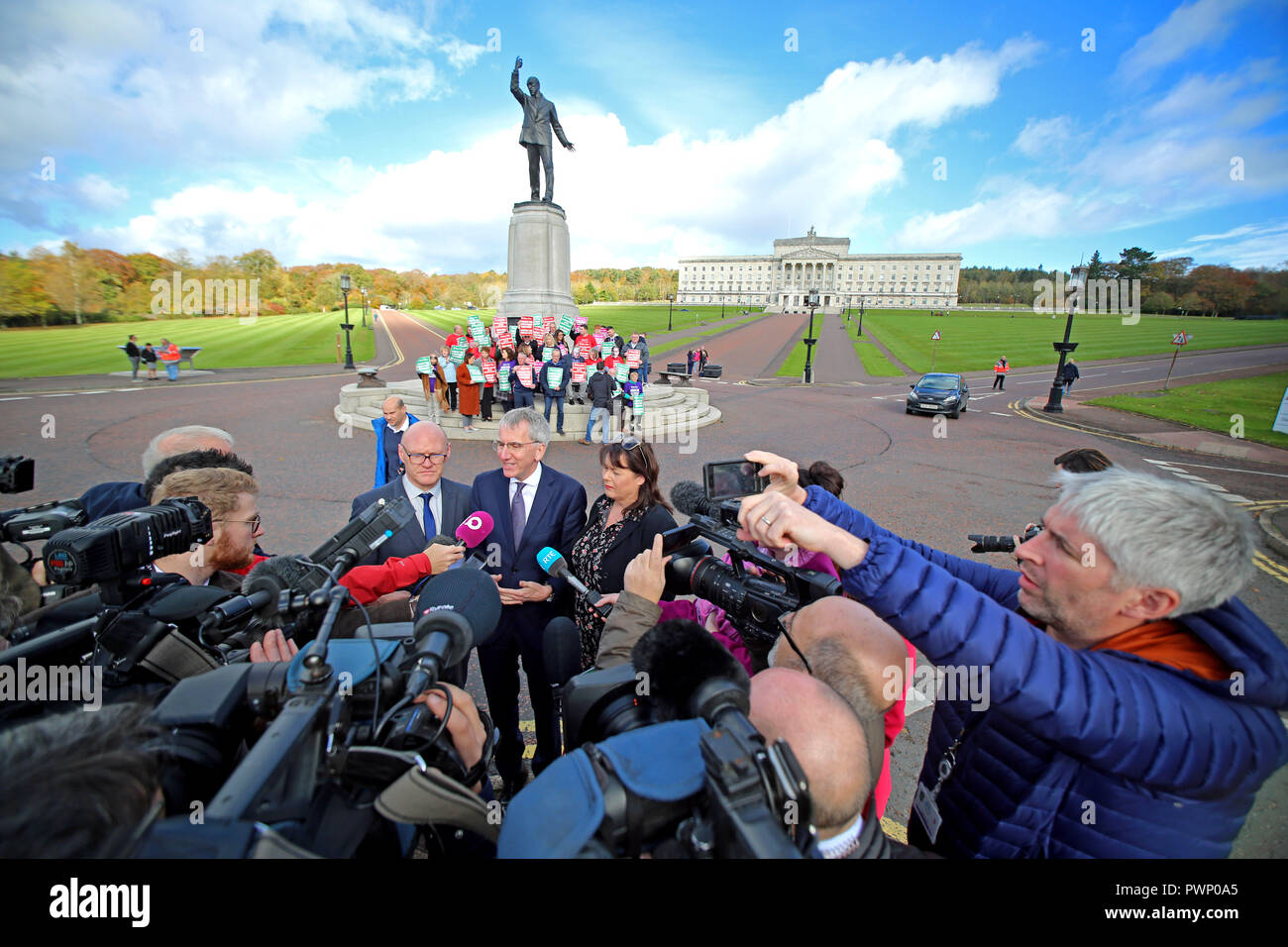 Sinn Féin MPs Paul Maskey and Michelle Gildernew and MLA Máirtín Ó Muilleoir speak to the media outside Stormont Belfast, Wednesday 17th, October, 2018, Northern Ireland, North of Ireland. Sinn Fein MLAs and MPs joined a Brexit protest at Stormont and at Queen's University Belfast comes before Theresa May this evenings visit to Brussels to speak to EU leaders as she battles to keep hopes of a Brexit deal alive. Expectations of a breakthrough are low, with talks deadlocked over the Irish border issue.EU leaders say it is up to the Stock Photo